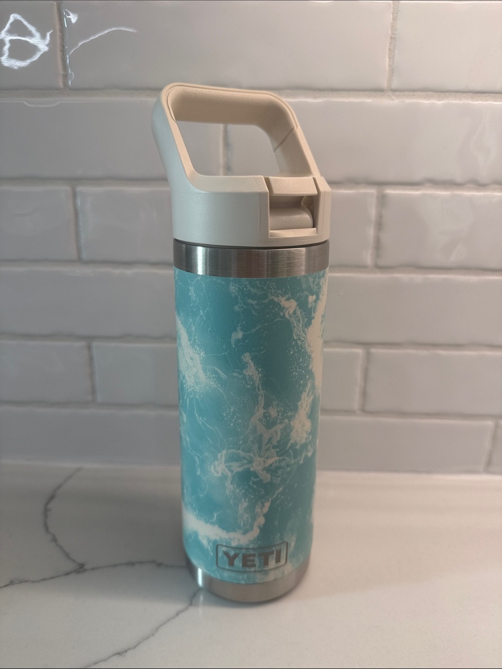 YETI Rambler 532 ML Water Bottle with Straw Cap